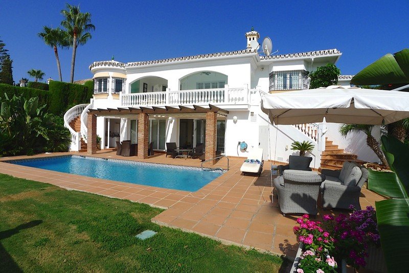 Properties for sale in El Chaparral 125 Villas and Flats