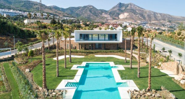 Beachfront Brand new villas for sale in Benalmadena