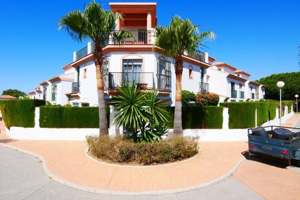 Detached Villa for sale in Cabopino | Gated Complex