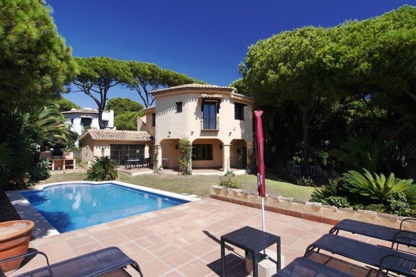 link to a page with details of a villa for sale in cabopino marbella on the costa del sol in spain