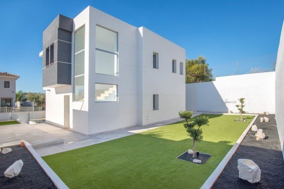 Contemporary Style Detached Villa In Fuengirola Mijas
